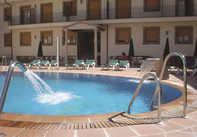 Los mejores precios en HOTEL & SPA PARQUE DE CAZORLA. El entorno más romántico con los mejores precios de Jaen